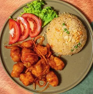 POULET CROUSTILLANT, SAUCE AIGRE DOUCE